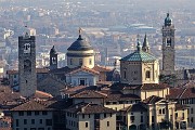 45 Torri, campanili, cupole del centro storico col Seminario in primo piano 